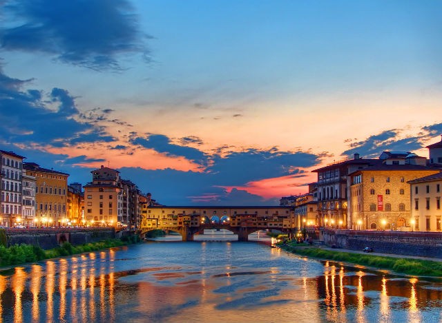 A leghíresebb firenzei látnivaló, a Ponte Vecchio