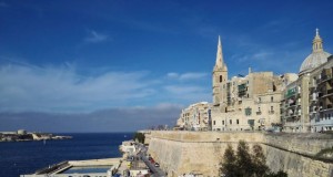 Panoráma Málta fővárosának egyik kikötőjére
