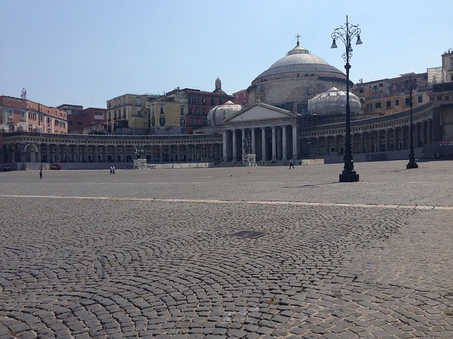 Nápoly legnagyobb tere, a Piazza del Plebiscito 