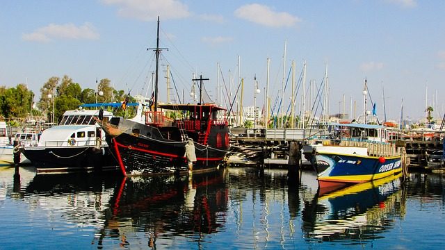 A kikötő Larnacában