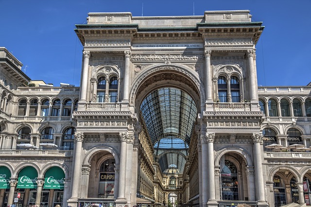 Galleria Vittorio Emanuele II, a fedett bevásárló utca Milánóban