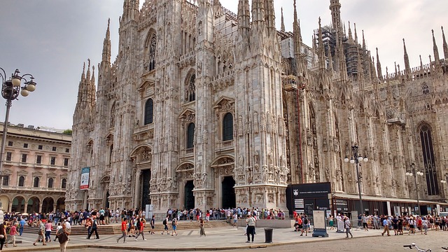 A Milánói dóm oldalról