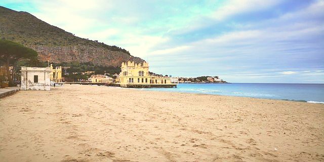 Palermo tengerpart, Mondello strand