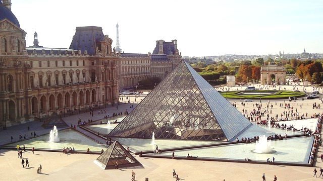 A párizsi Louvre múzeum