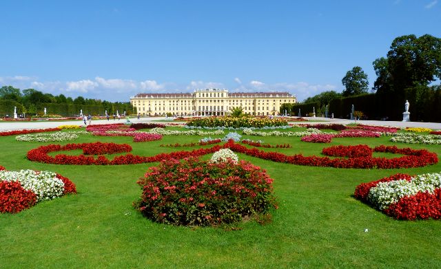 A gyönyörű Schönbrunni kastélypark