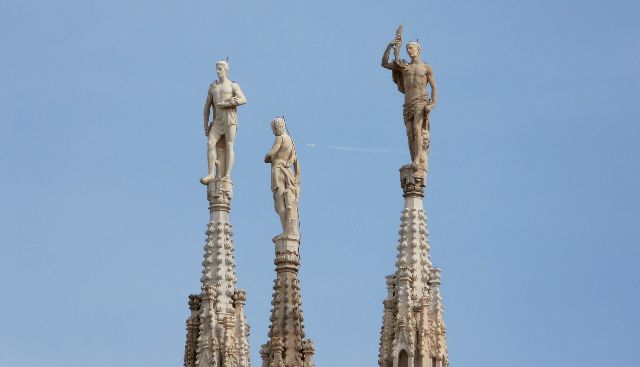 A milánói dóm szobrai