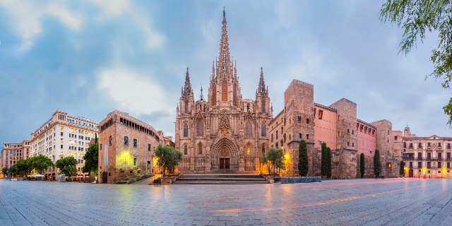 Panorámakép a barcelonai katedrálisról