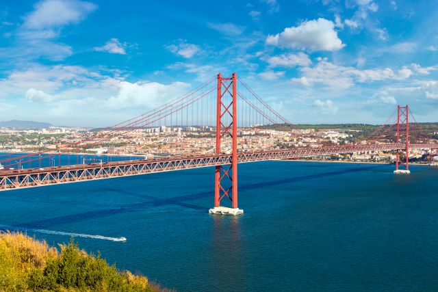 Április 25. híd, lenyűgöző lisszaboni látnivaló